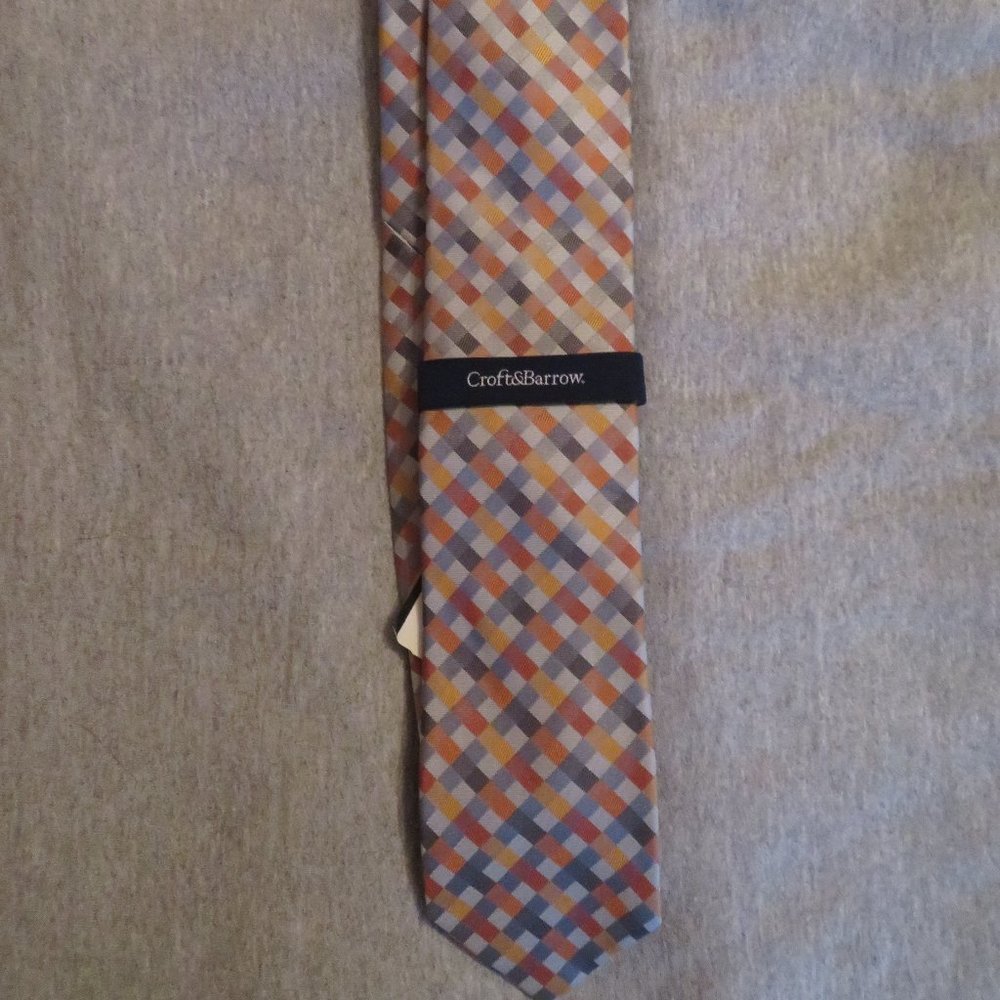 Brand New Croft & Barrow Neck tie, oranges with grey pattern